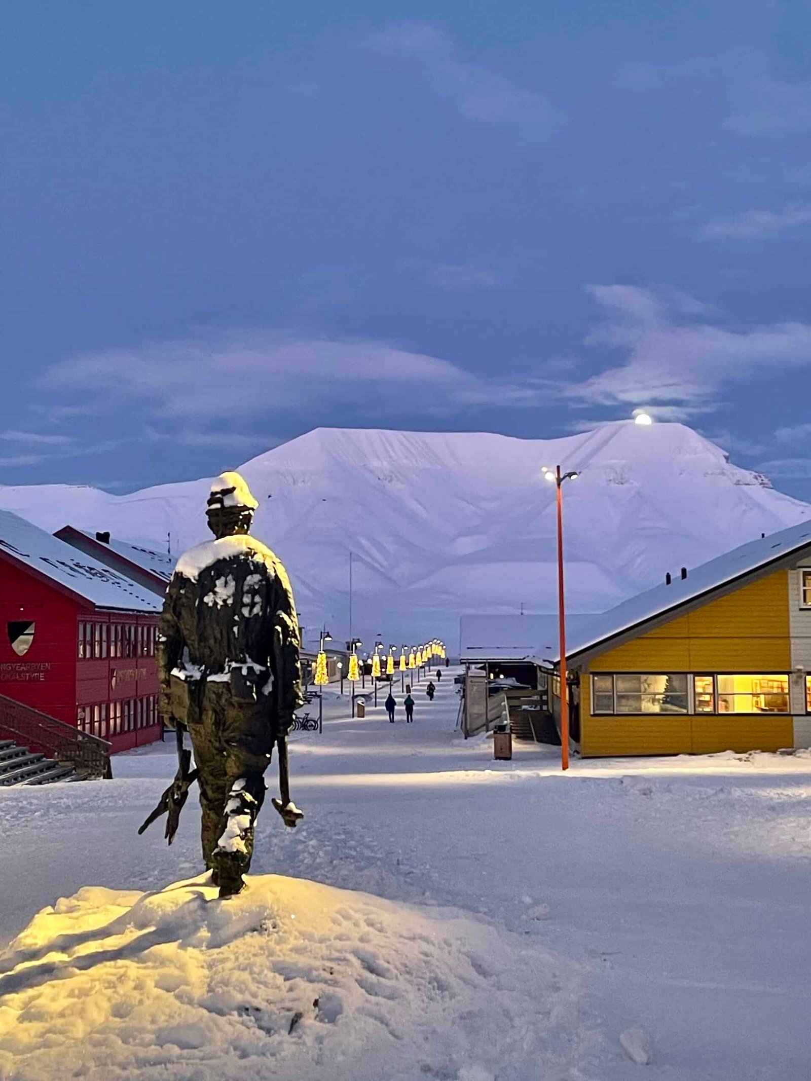 coal miner statue in the center of Longyearbyen