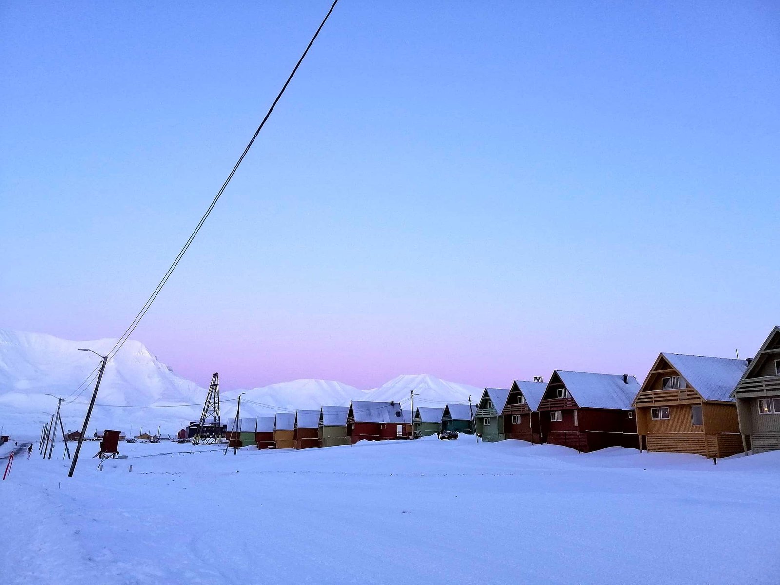 picture of houses in Longyearbyen, the northernmost town